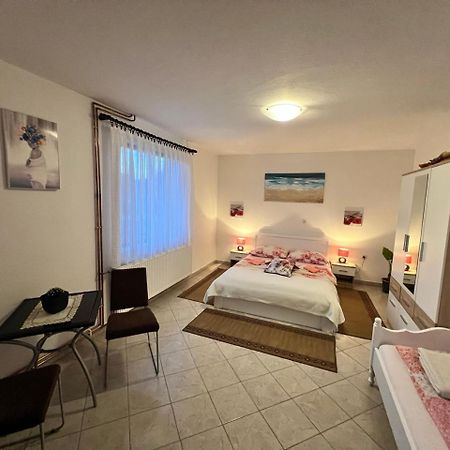 Apartments Fuma Оточац Экстерьер фото