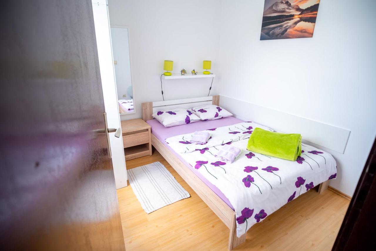 Apartments Fuma Оточац Экстерьер фото