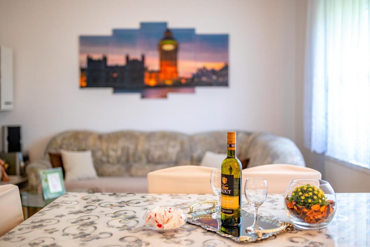 Apartments Fuma Оточац Экстерьер фото