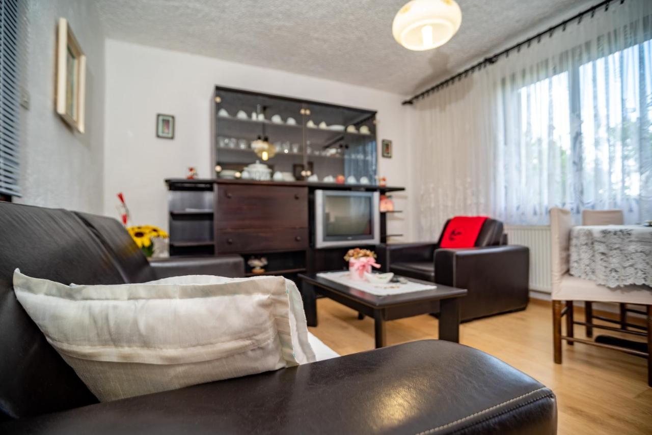 Apartments Fuma Оточац Экстерьер фото