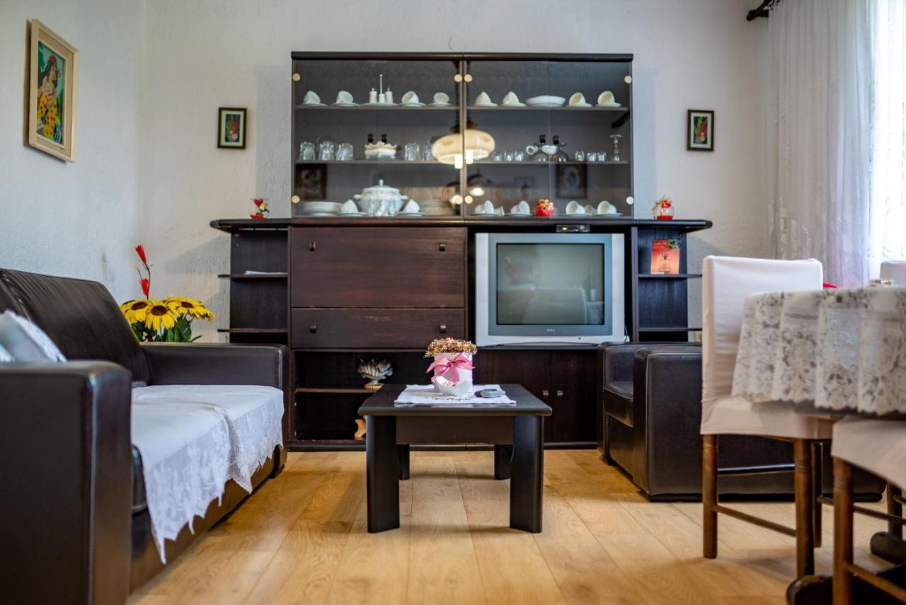 Apartments Fuma Оточац Экстерьер фото