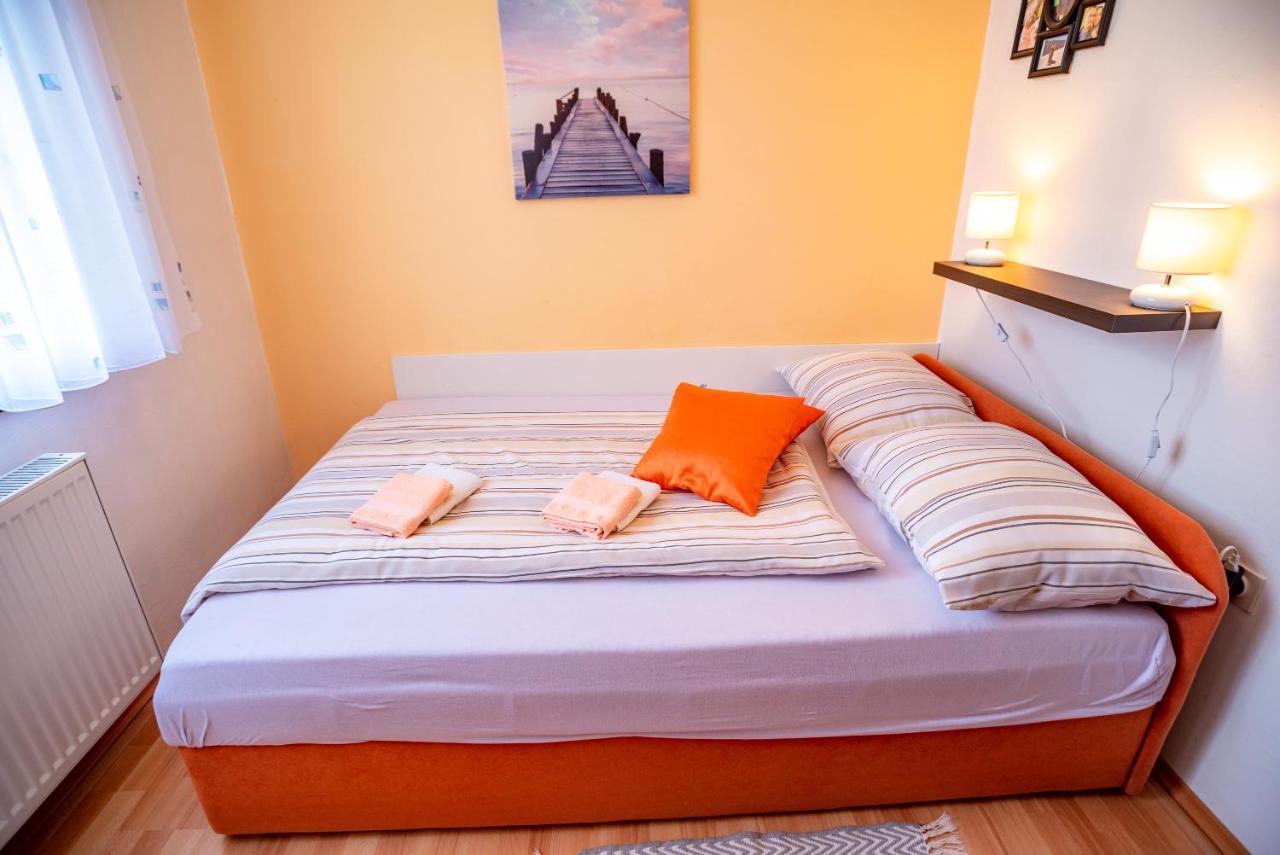 Apartments Fuma Оточац Экстерьер фото