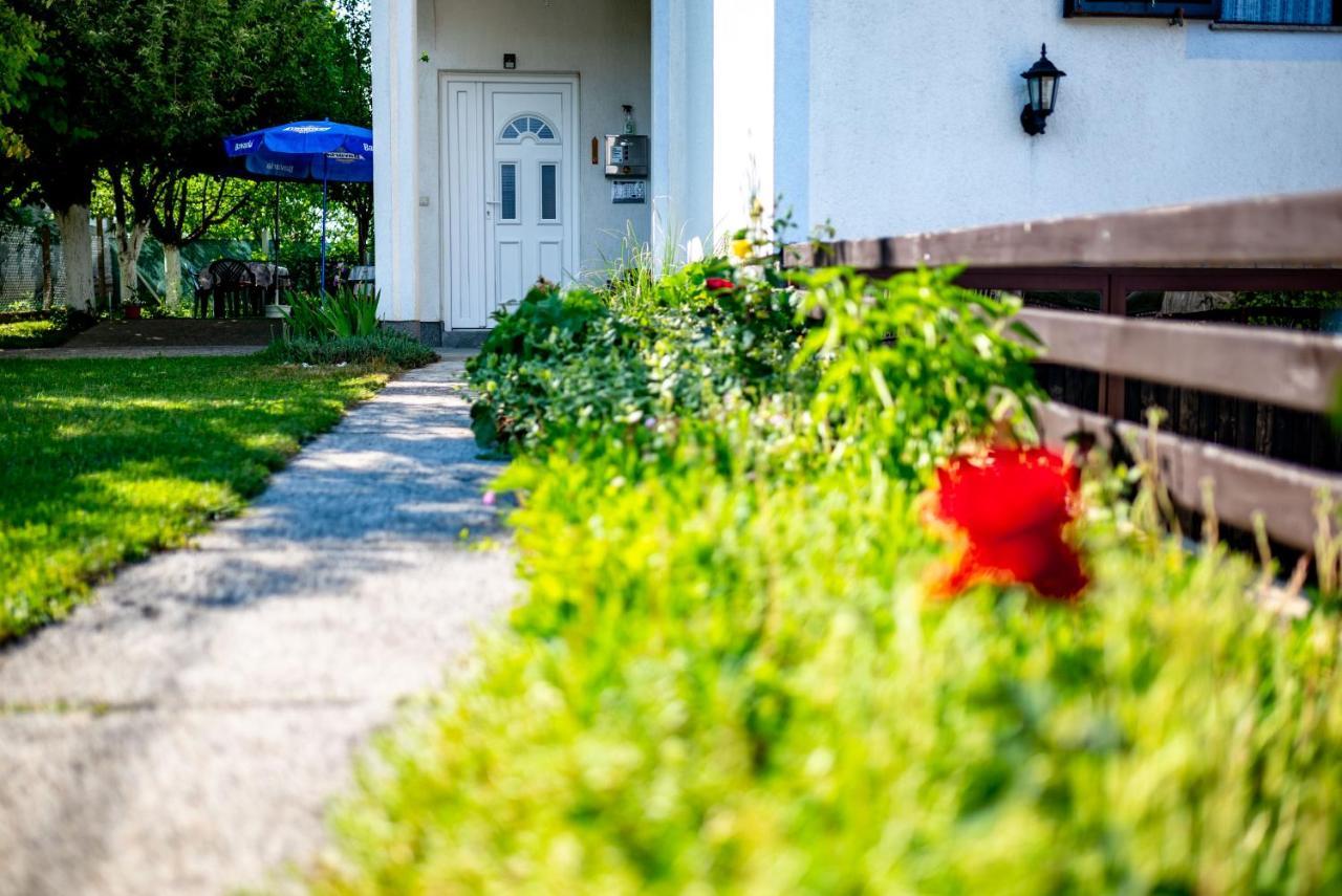Apartments Fuma Оточац Экстерьер фото