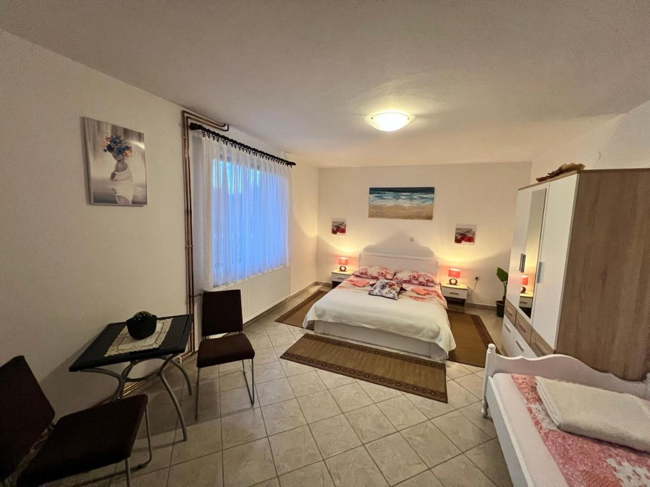 Apartments Fuma Оточац Экстерьер фото